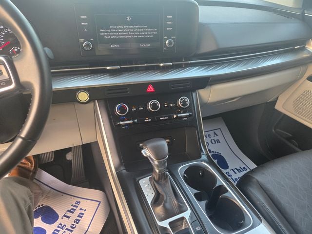 2024 Kia Carnival LX Seat Package