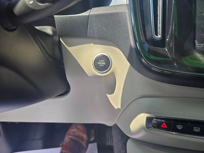 2020 Volvo XC40 Momentum