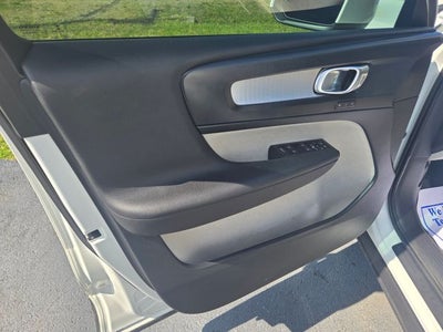 2020 Volvo XC40 Momentum