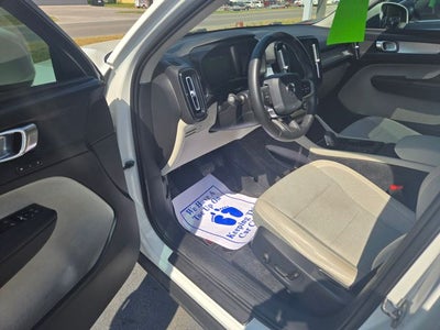 2020 Volvo XC40 Momentum