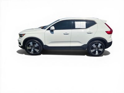 2020 Volvo XC40 Momentum